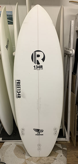 134R surfboard Phantom